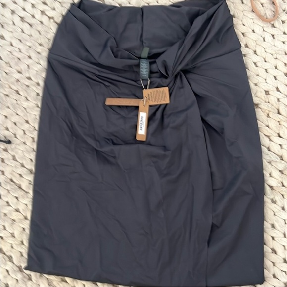 SKIMS SWIM SARONG SKIRT GUNMETAL NWT MED - Picture 3 of 4